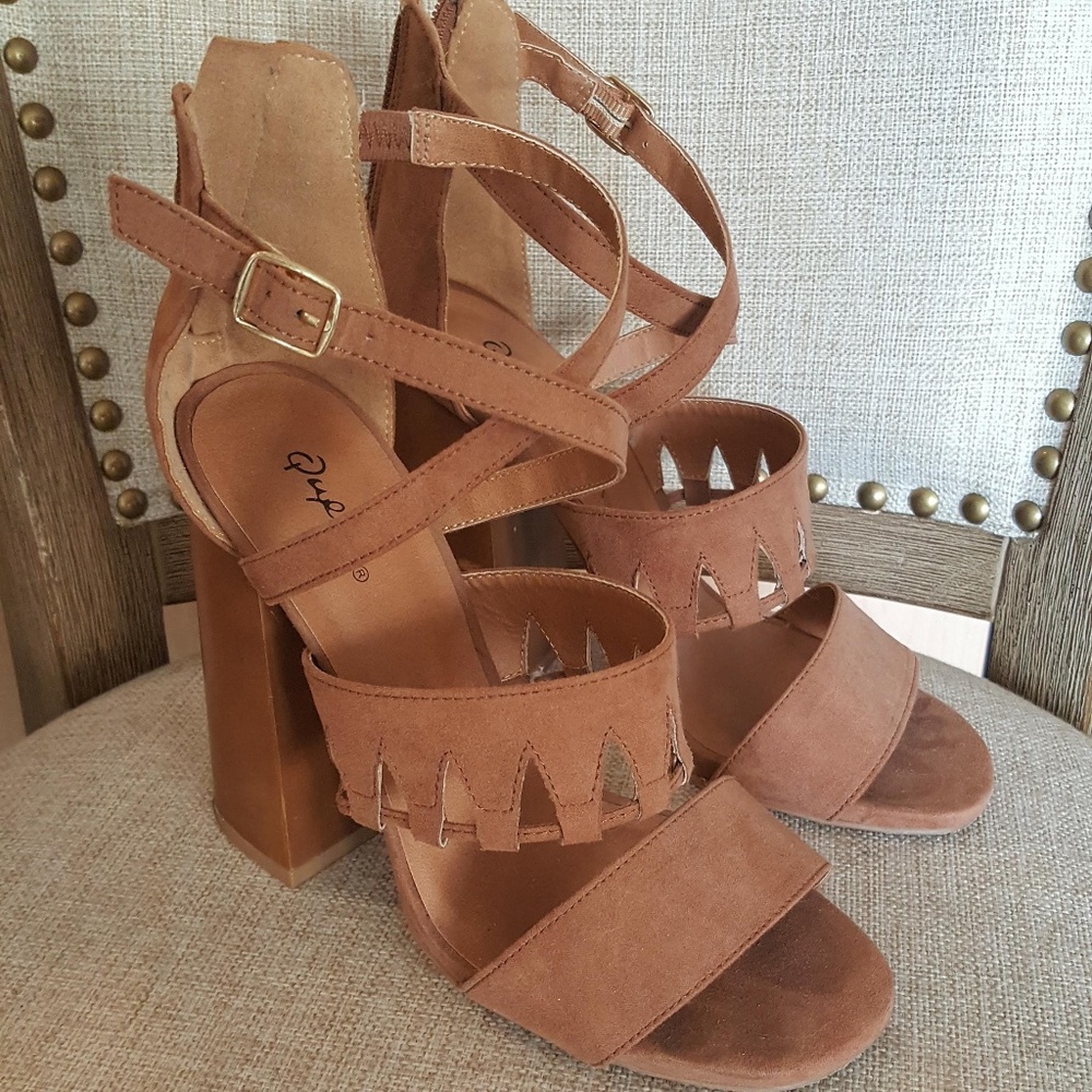 Qupid Cut-Out Chunky Heel Sandals 7.5